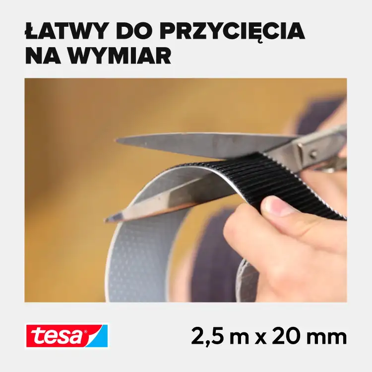 Nożyczki przycinają biały rzep Tesa, pokazując łatwość dopasowania taśmy do potrzeb