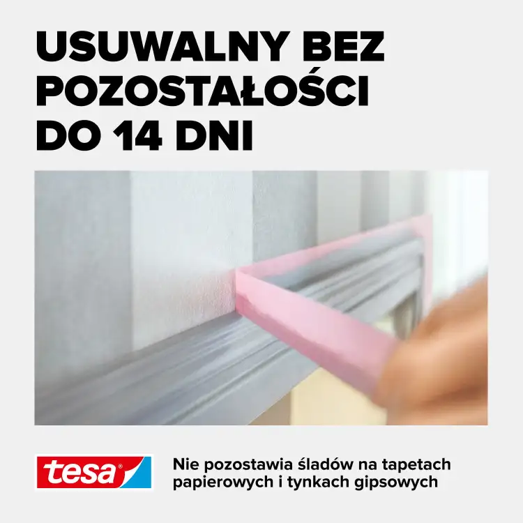 Delikatna taśma Tesa Sensitive w kolorze różowym aplikowana na tapetę przy listwie dekoracyjnej