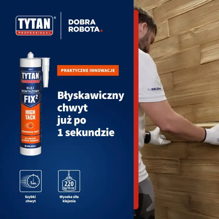 Mężczyzna montuje drewniane panele ścienne przy użyciu białego kleju Tytan FIX2