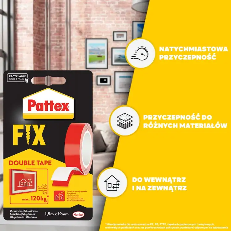 Czerwono-biała taśma Pattex FIX Double Tape widoczna obok opakowania na tle salonu z obrazami