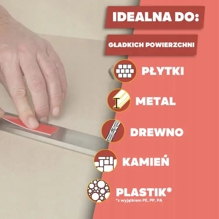Osoba przycina dwustronną taśmę klejącą Pattex na gładkiej powierzchni drewnianej blatu