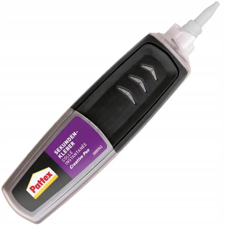 Zbliżenie na aplikator Pattex Perfect Pen pozwalający łatwo nanosić klej na małe powierzchnie