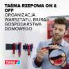 Mężczyzna mocuje narzędzia na ścianie za pomocą czarnej taśmy rzepowej Tesa