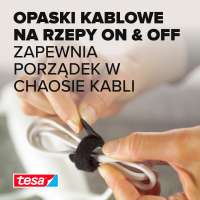 Osoba owija czarną taśmę Tesa wokół białych kabli, tworząc schludny pęk przewodów
