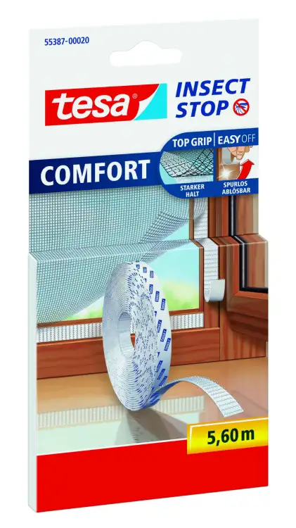 Opakowanie białej taśmy rzepowej Tesa Comfort do montażu moskitier na oknie w domu