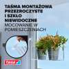 Przezroczysta taśma Tesa mocująca doniczki na oknie prezentuje efekt niewidocznego montażu