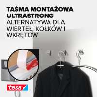 Dwustronna taśma Tesa piankowa pokazana podczas przyklejania metalowego haczyka