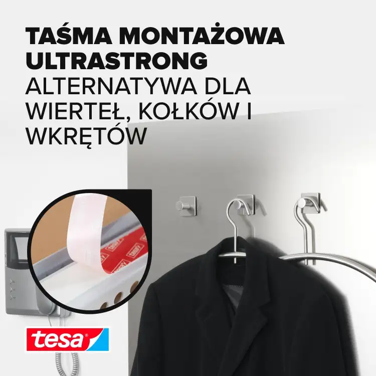 Zbliżenie na piankową taśmę Tesa przyklejaną do gładkiej powierzchni jako alternatywa dla wiercenia