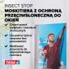 Mężczyzna montuje czarną siatkę Tesa na oknie, zabezpieczając pomieszczenie przed owadami i słońcem