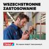 Zbliżenie na czarną taśmę Tesa samowulkanizującą przygotowywaną do izolacji elementu instalacji hydraulicznej