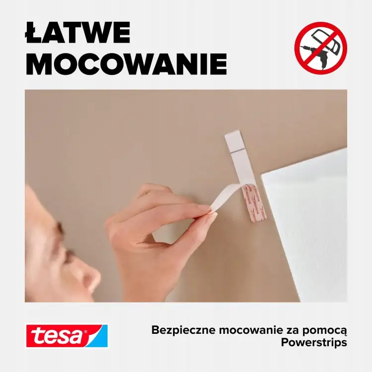 Instrukcja pokazuje, jak przykleić samoprzylepną taśmę montażową Tesa do ramy okna dachowego