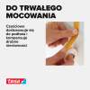 Zbliżenie na aplikację piankowej taśmy montażowej Tesa podczas mocowania elementu do ściany