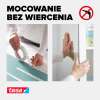 Na zdjęciu widoczna aplikacja piankowej taśmy Tesa na powierzchnię przed montażem lustra