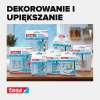 Zestaw przezroczystych haczyków samoprzylepnych Tesa prezentowany na drewnianym blacie w kuchennym wnętrzu