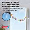 Przezroczysty haczyk Tesa zamocowany na szybie utrzymuje kolorowy napis Happy Birthday nad oknem