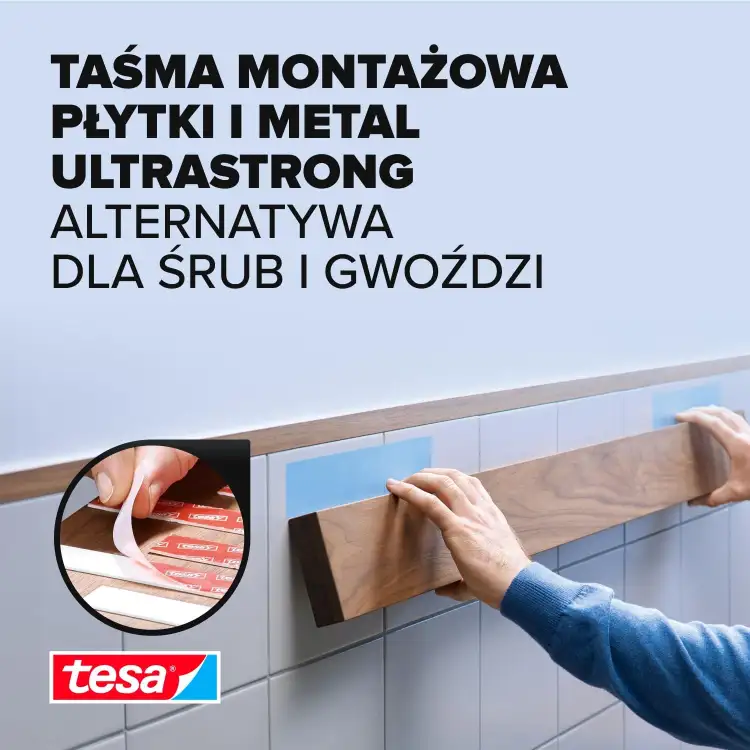 Mocna piankowa taśma Tesa przytrzymuje drewnianą listwę na ścianie bez użycia narzędzi